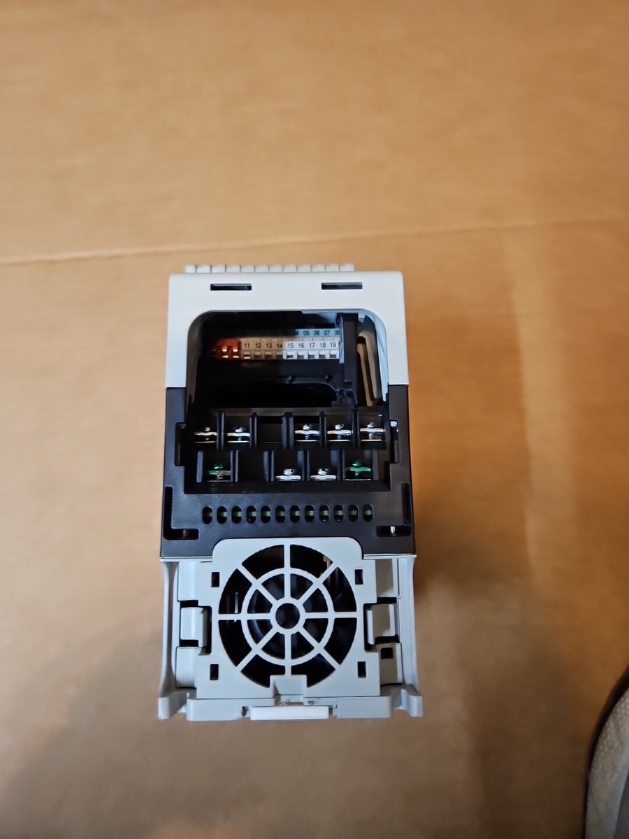 POWERFLEX 525 25B-V4P8N104 AC DRIVE 120v, 1 phase input, 3 phase