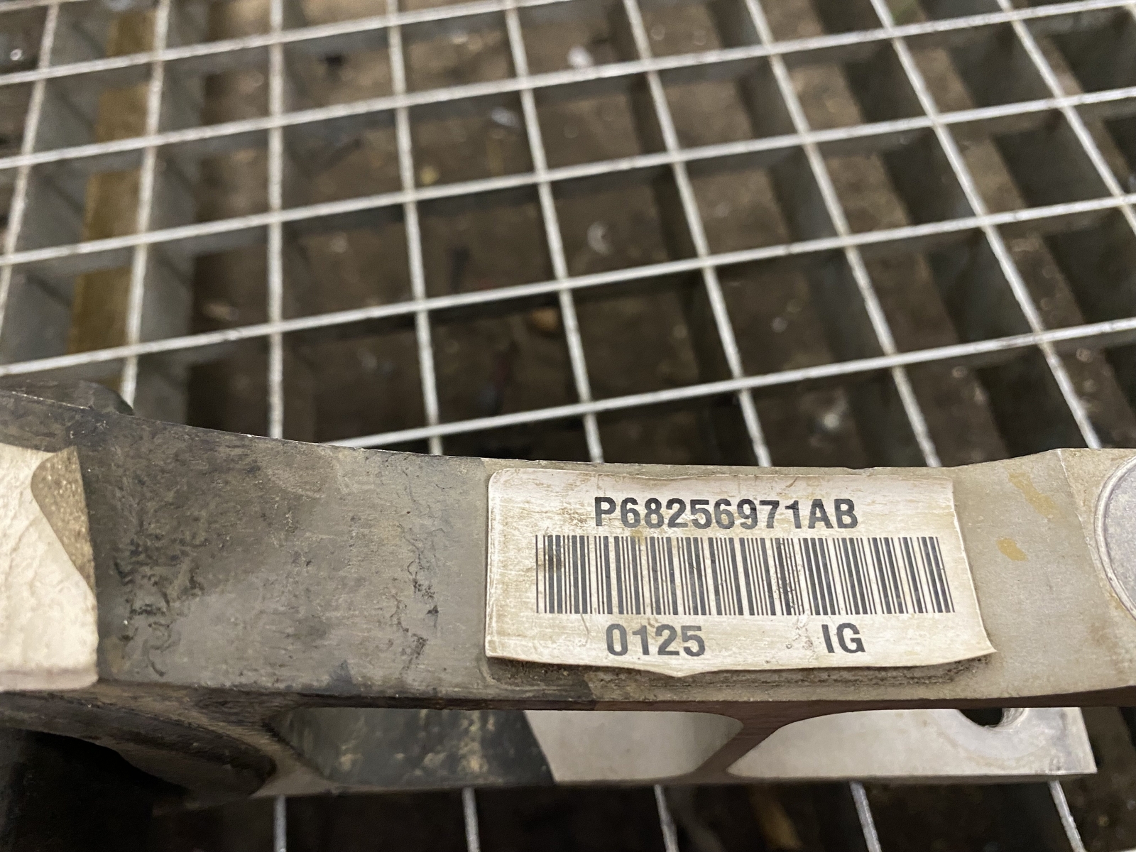 Rear Engine Motor Mount 2.4l P68256971AB Jeep 2015 Cherokee 2014  