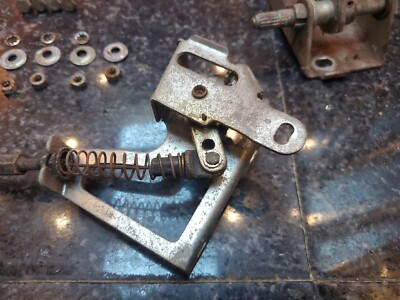 MB-r107-SL外装部品-アルミボンネツト販売 72-89 Mercedes R107 450SL 350SL 560SL Convertible Top Lock Latch