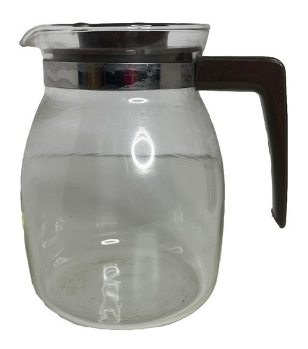 Mid Century Glass Coffee Pot. 6 inches high. Brown Handle. - 第 1/8 張圖片
