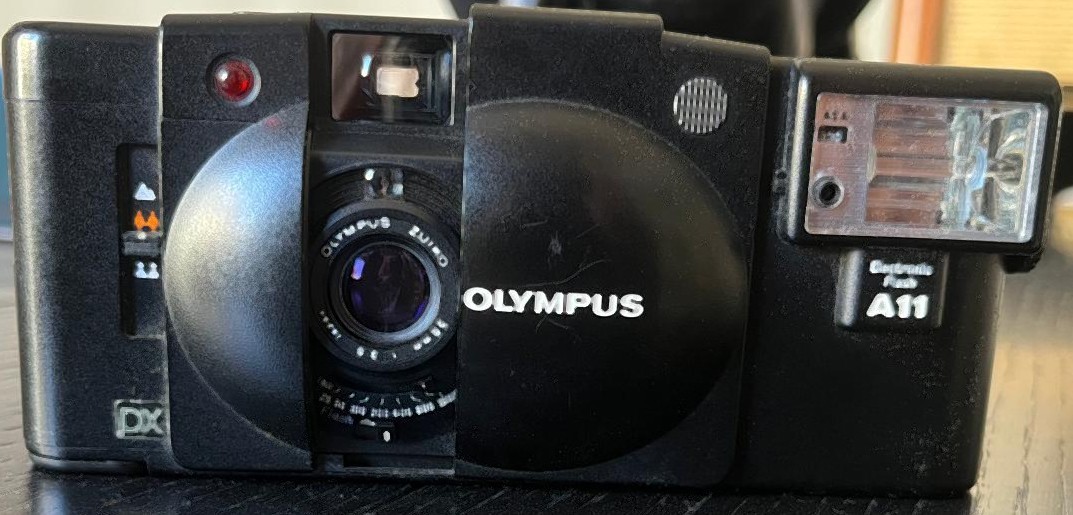 Olympus XA3 Fotocamera compatta con 35mm F/3.5 Lens e A11 Flash originale