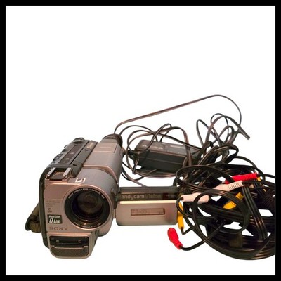 Sony Handycam Vision CCD-TRV65 Hi8 72x Zoom Nightshot Camcorder Cables Charger