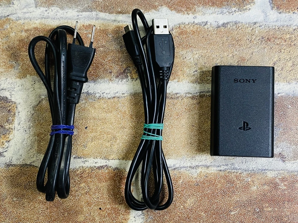 PS Vita blu chiaro bianco PCH-2000 Sony PlayStation Japan 8 GB caricatore ex DDP - Immagine 3 di 4