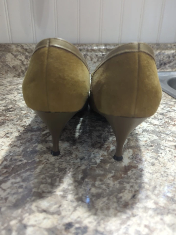 Tacones de gamuza vintage años 50 lazos punta puntiaguda Life Stride 8,5 amarillo mostaza  Foto 4 de 4