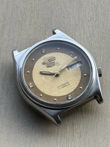 Vintage Seiko 5 7019-8180 Automatic 17 Jewels men Watch made Japan Read
