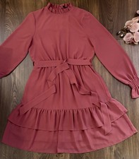 Hoch geschnittenes Chiffonkleid in der Farbe altrosa der Marke Vero Moda