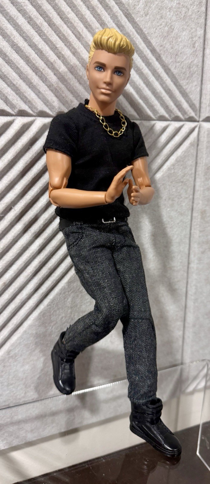 Stylish Ken Fashionistas Doll Articulated Made To Move Body Barbie Mattel