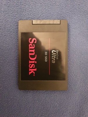 Sandisk SSD Ultra interne Festplatte 4TB 4 TB 4 Terabyte SDSSDH3-4T00 wie neu