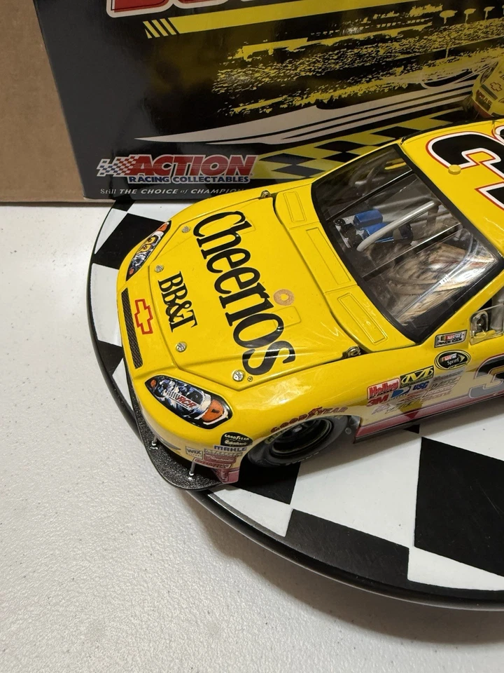 CLINT BOWYER #33 CHEERIOS 2009 CUNA Impala 1/24 Nascar Diecast Foto 3 de 4