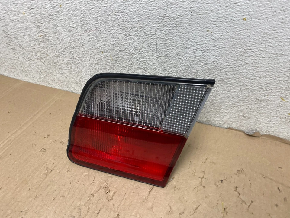 Nissan Máxima 1995 1996 pasajero derecho lado derecho luz trasera interior fabricante original I8643 DW Foto 2 de 4