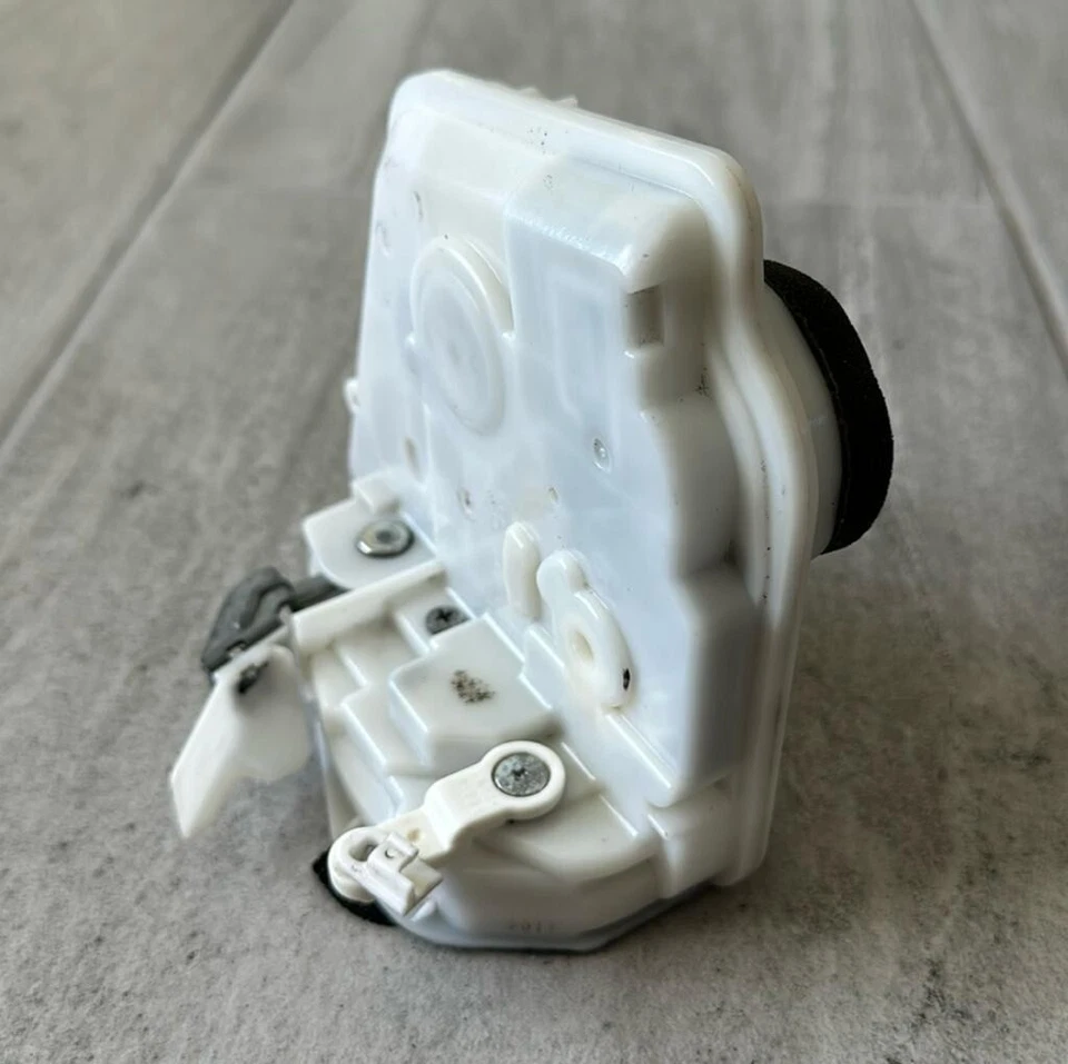 GARANTÍA DE POR VIDA 2011 a 2013 Mazda 6 DELANTERO IZQUIERDO Cerradura de puerta eléctrica Actuador de pestillo Foto 2 de 4