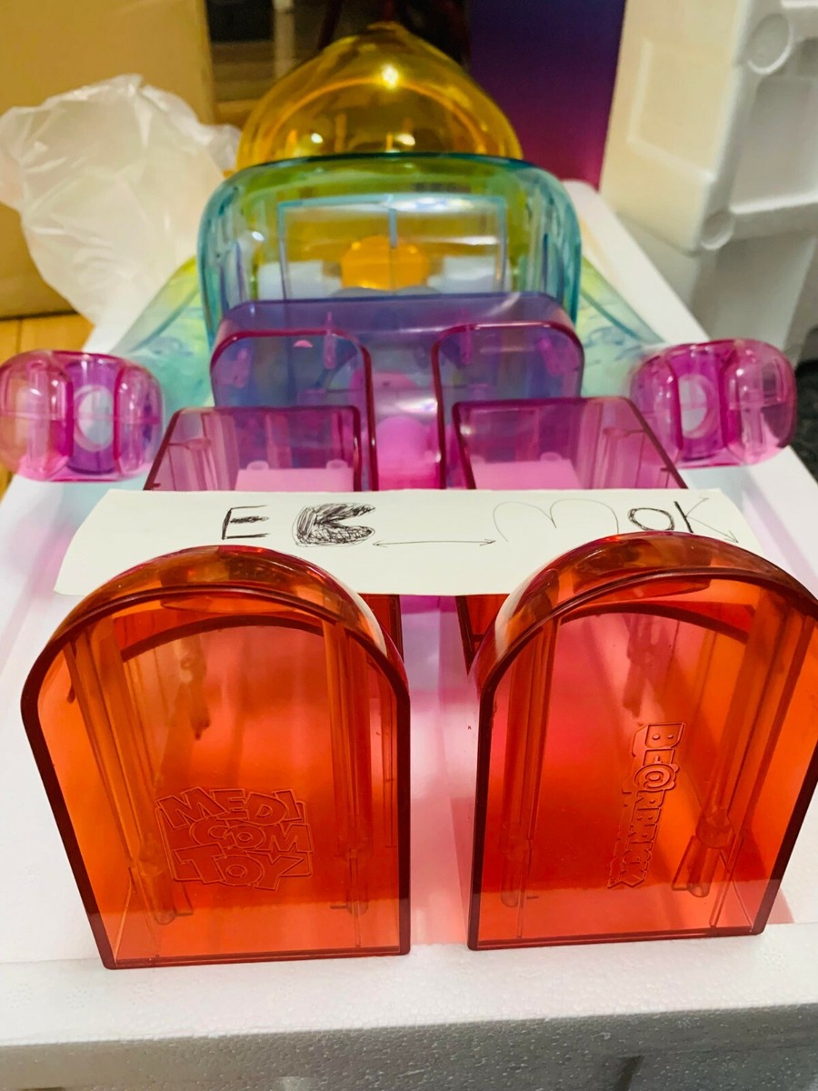 Bearbrick x Emotionally Unavailable Gradient Heart 1000