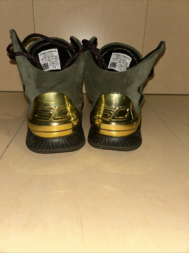 Zapato de baloncesto Under Armour Curry Lux Mid gamuza verde centro talla 7 Foto 2 de 4