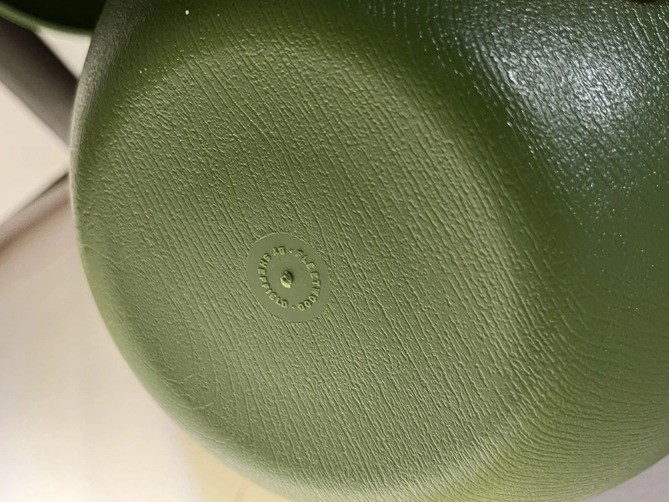 Juego de ensaladeras de melamina MCM - Cuencos vintage verde oliva con utensilios para servir Foto 3 de 4