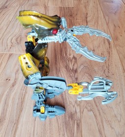 LEGO Bionicle Carapar 8918 Barraki Complete With 2 Squids