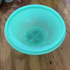 Vintage Tupperware Jadite Green Lettuce Strainer Colander 339-8 9” Bowl Only