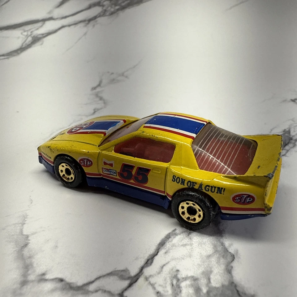Matchbox Son Of A Gun Pontiac Firebird Racer amarillo fundido a presión Foto 3 de 4