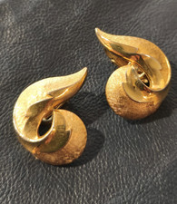 orecchini vintage americani anni 60 a clip  firma Trifari - vtg earrings