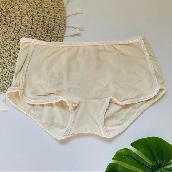 Calcinha Victoria’s Secret ROSA Acabamento de Veludo Shortie Let It Snow Cream Grande NOVA - Imagem 3 de 3