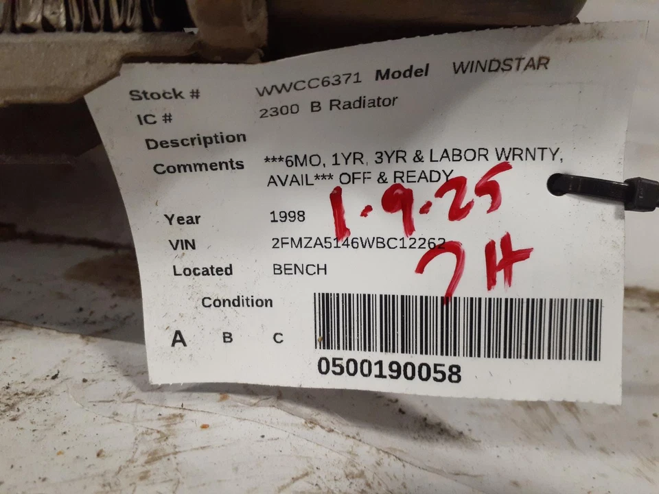 Used Radiator fits: 1998 Ford Windstar Grade A Foto 2 de 4