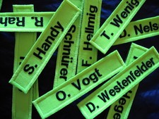 1 Namensschild  neongelb gestickt  inklusive Klett   Neu