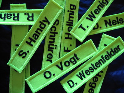 1 Namensschild  neongelb gestickt  inklusive Klett   Neu  