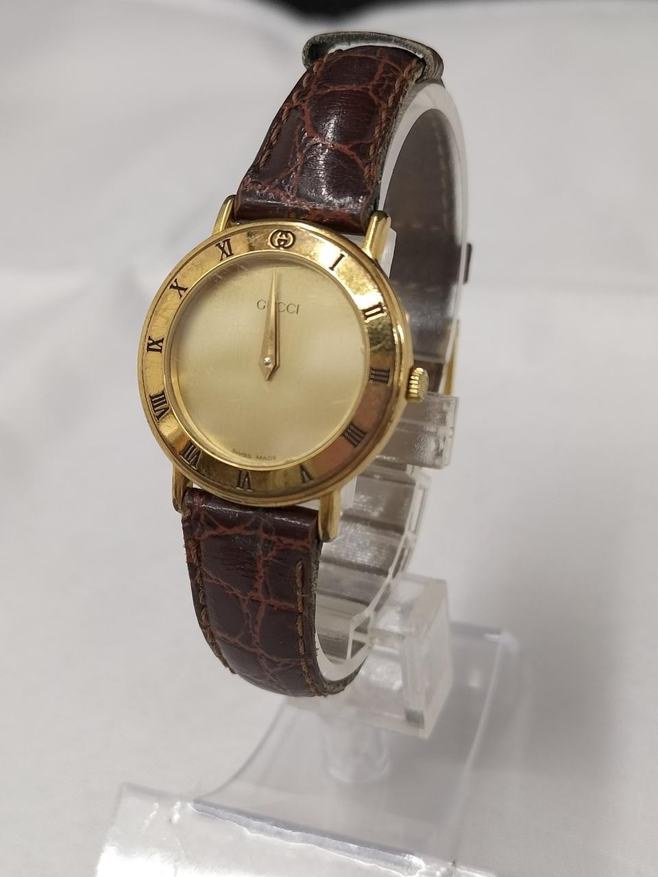 Gucci Wristwatch Model 3000.2 L Luxury Timepiece