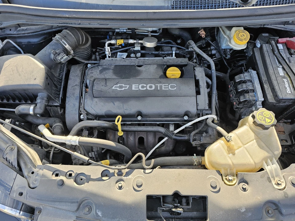 Conjunto de filtro de aire usado se adapta a: Chevrolet Sonic 2014 1,8 L VIN G octavo dígito opcional LW Foto 2 de 4