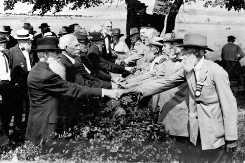 New 5x7 Civil War Photo: Handshake across Bloody Angle at Gettysburg Reunion