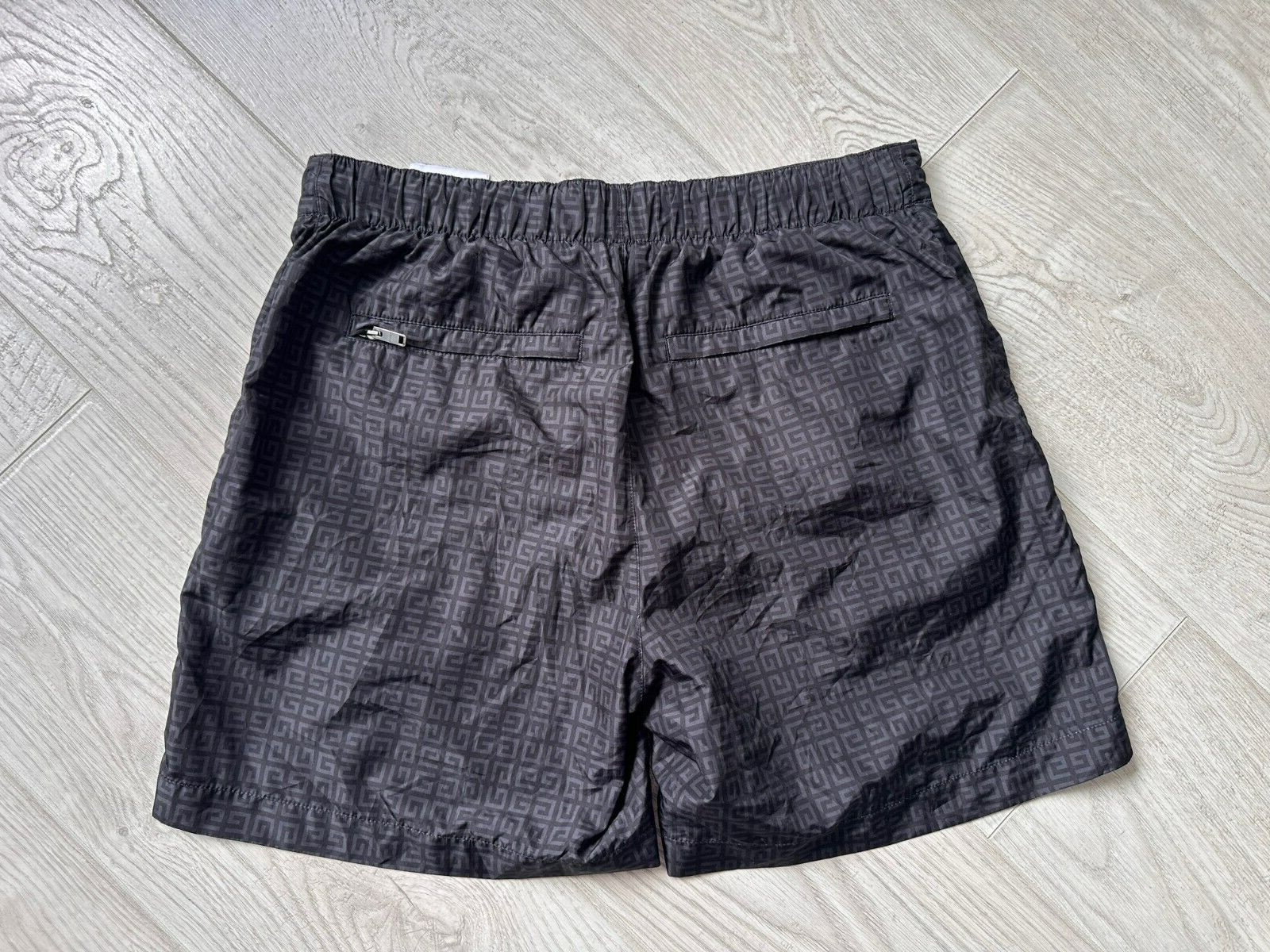 Givenchy authentic monogram pull on classic moder… - image 7