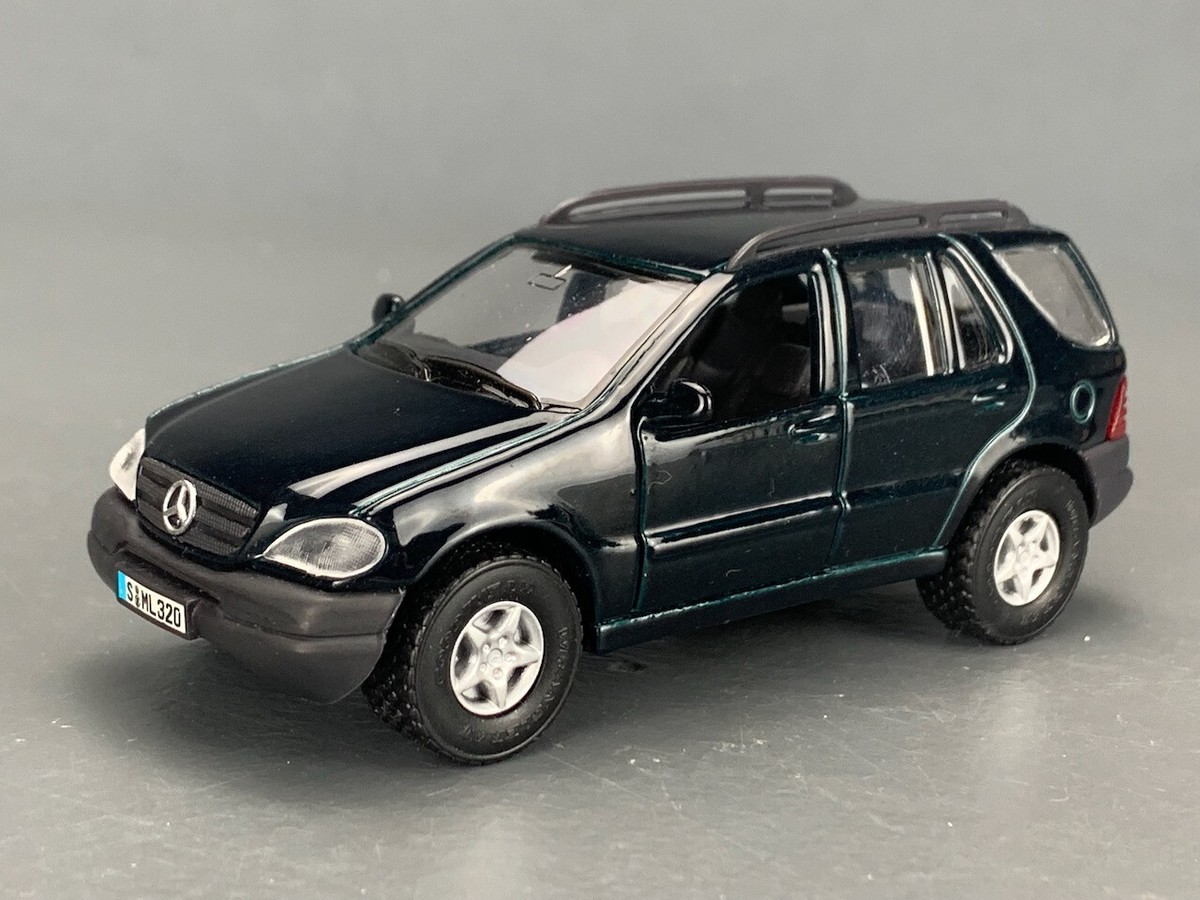 1/41 Maisto Die-Cast Pull Back Mercedes-Benz ML 320 Dark Green