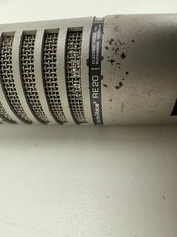 Electro Voice RE - 20 Variable D Dynamic Cardiod Microphone with spare body - Image 4 of 4