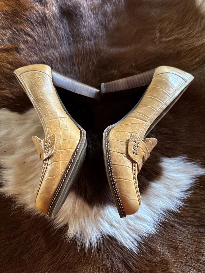 Mocasines de tacón alto Banana Republic de cuero tostado con estampado de cocodrilo para mujer talla 9,5 B Foto 2 de 4