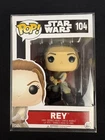 NEW FUNKO POP STAR WARS 104 REY BOBBLE HEAD THE FORCE AWAKENS W/ PROTECTOR