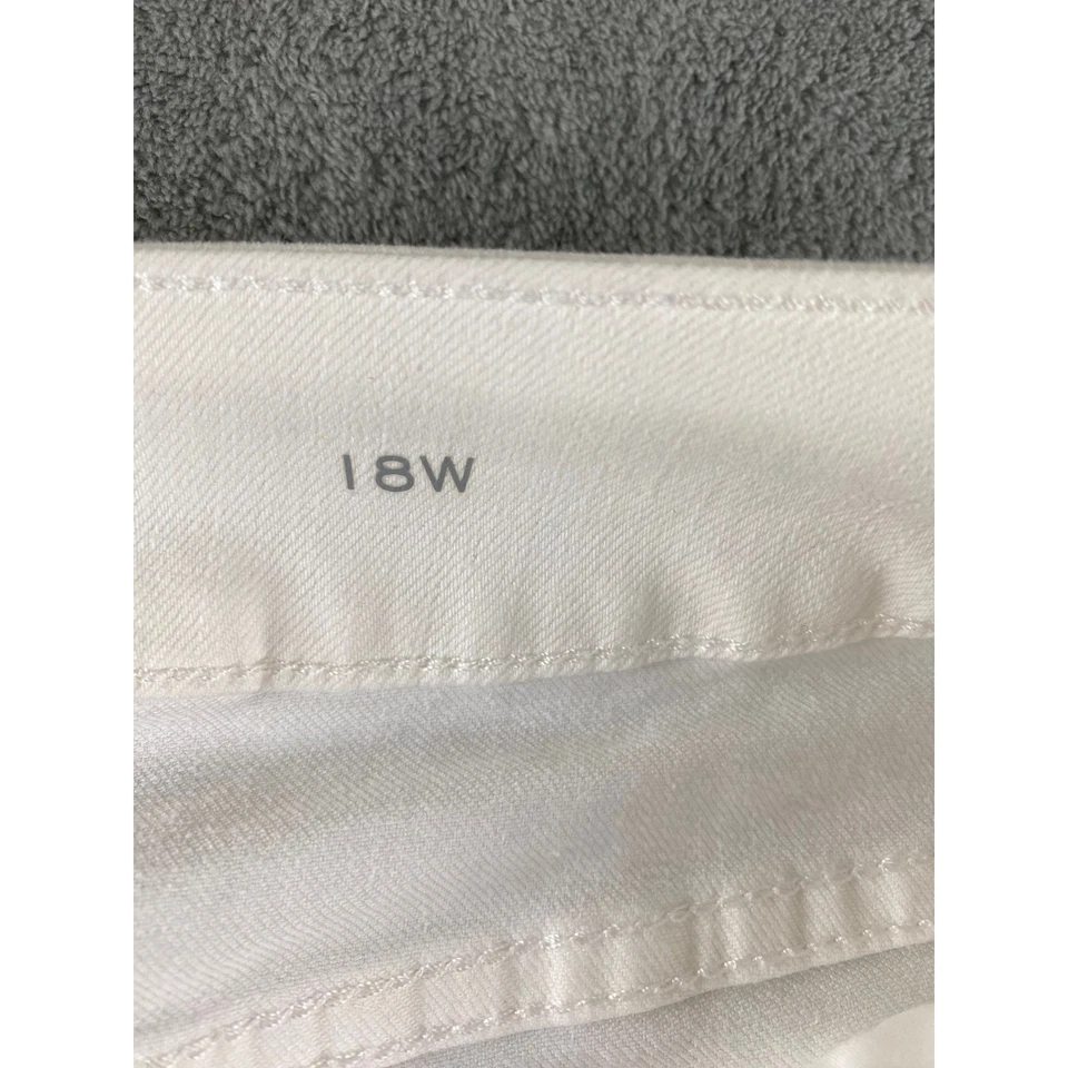 St John's Bay White Bermuda Shorts Women's Size 18W Cuffed Casual Summer - Image 4 of 4