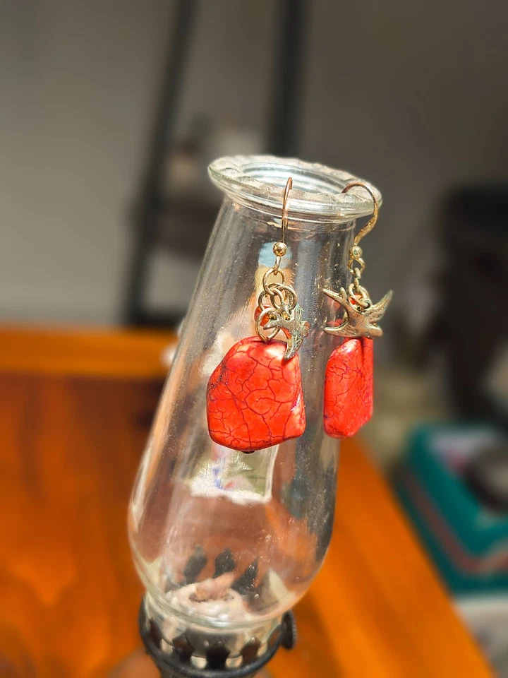 Preciosos Pendientes Turquesa Rojo Con Bronce Pájaro Cuentas Turquesa Foto 4 de 4