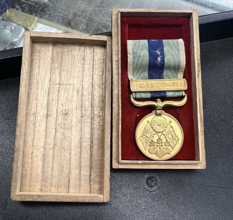 Japanese Russo-Japanese War Medal in Original Wooden Box