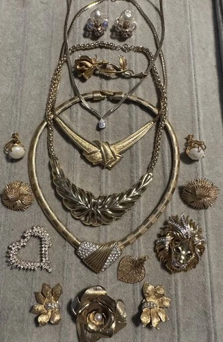 Vtg Estate Goldtone Jewelry Lot(17) Trifari Monet Coro