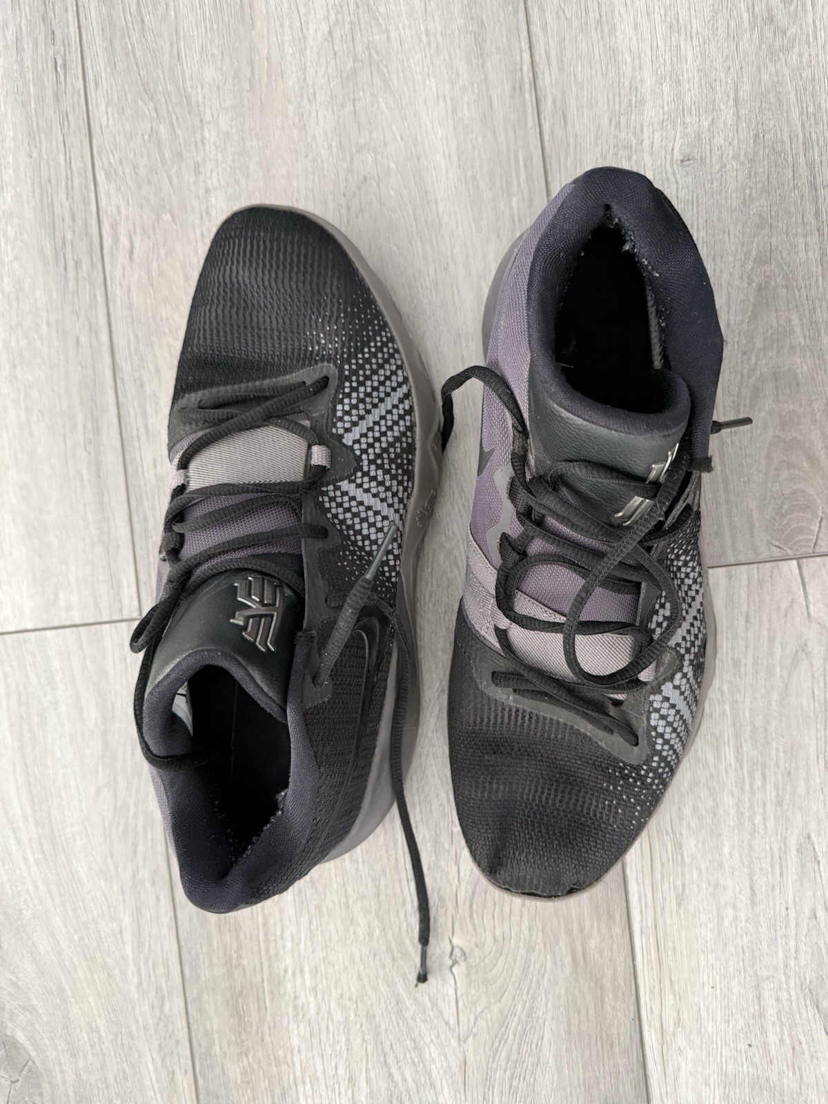 Size 11 - Nike Kyrie Flytrap Black Thunder Grey - image 5