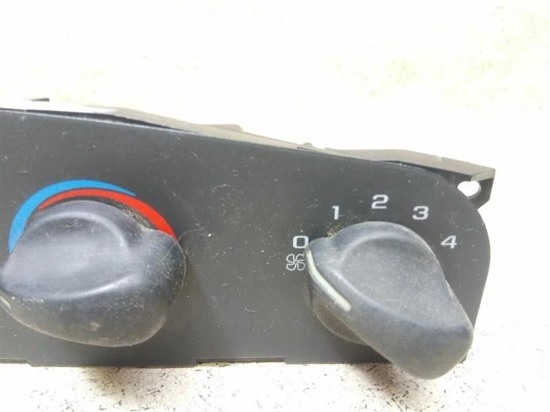Control de temperatura climático para 97-01 Chevrolet Lumina Car H6 189290 Foto 3 de 4