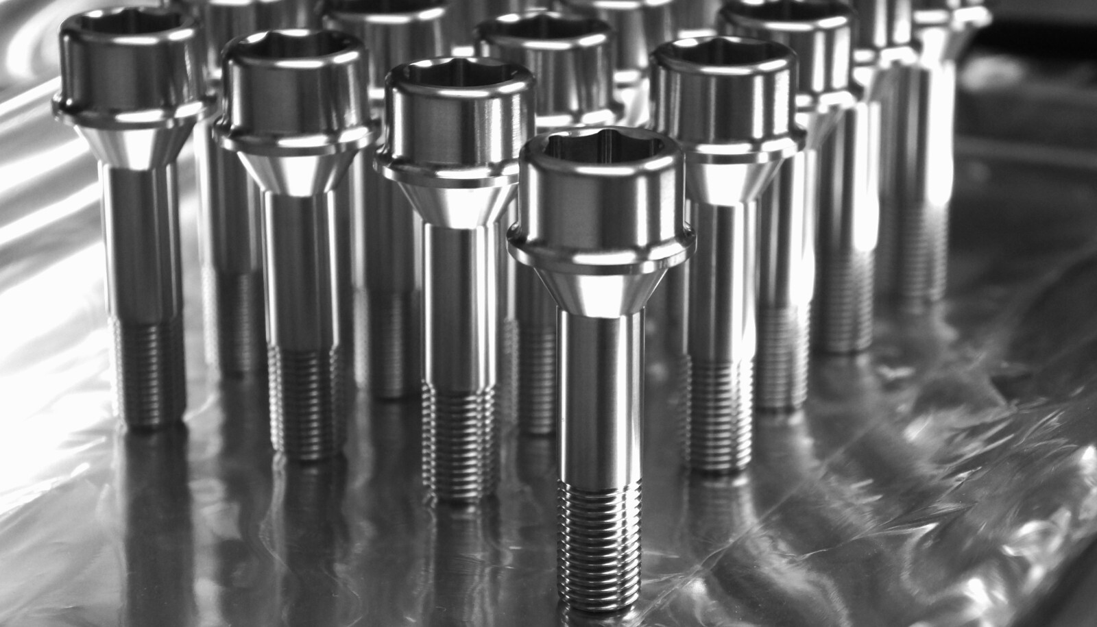 10x set Ferrari Titanium Lug Bolts bolt M14X1.5 17mm 62mm for 10mm spacers