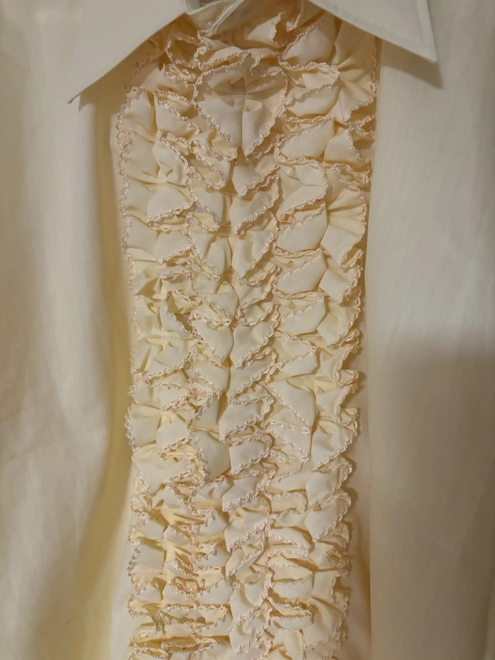 Camisa Esmoquin Formal After Six Años 70 46 Pecho Disco Amarillo Manga Larga Volantes Frontal Foto 3 de 4