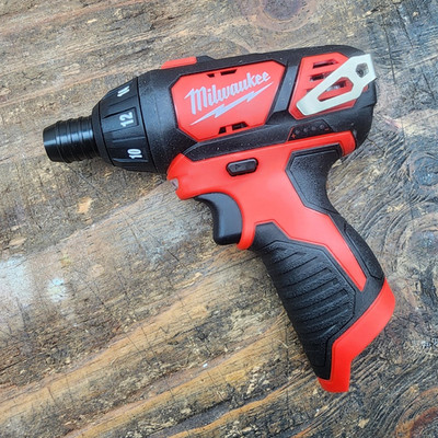 Milwaukee M12 2401-20 12V Cordless Screwdriver 1/4in Keyless 500in-lb. TOOL ONLY