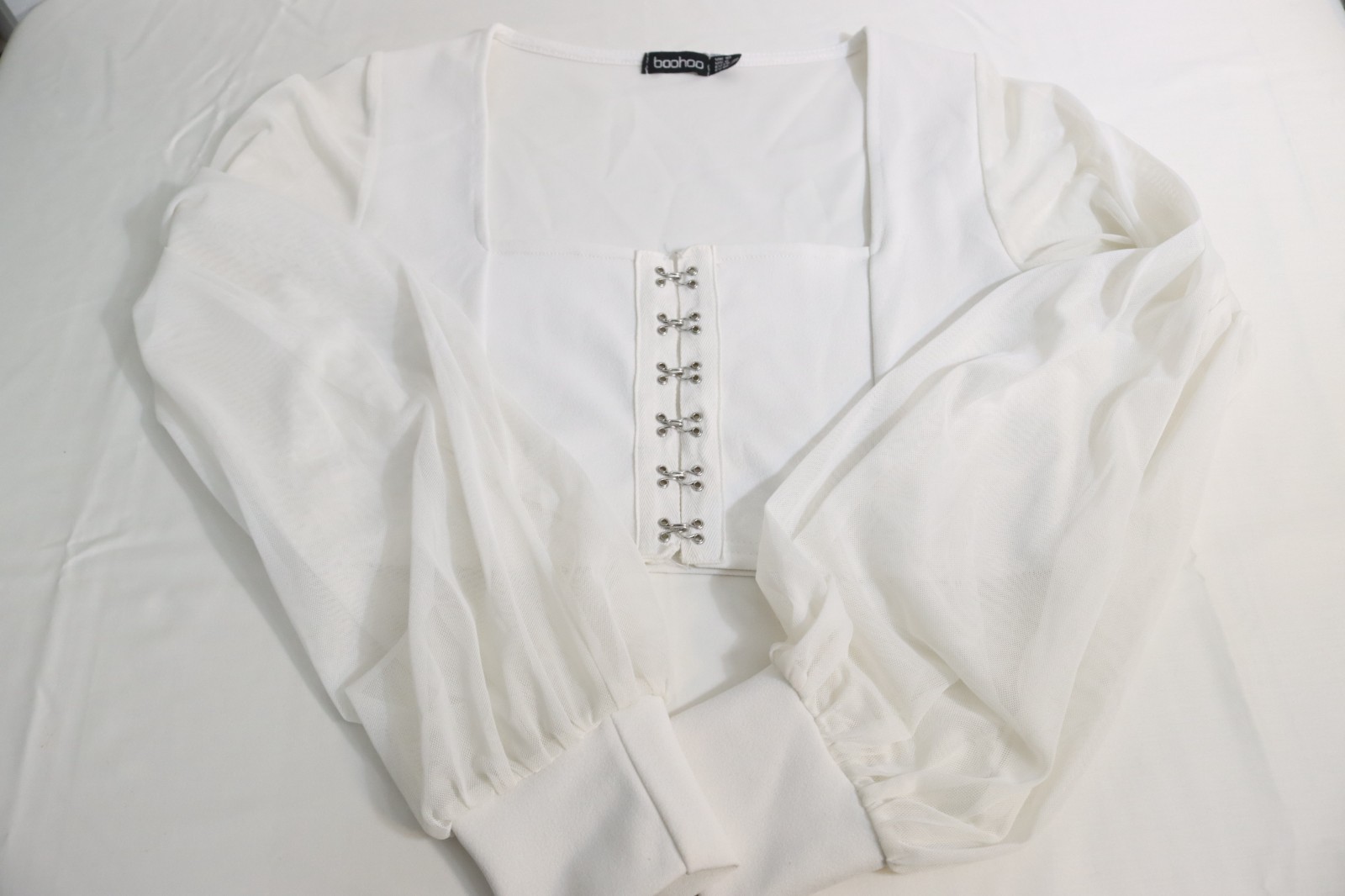 Boohoo White Cropped Top Size 6 Long Sleeve Sheer Arms (41)