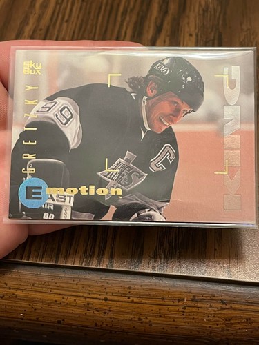 WAYNE GRETZKY 1995-96 SKYBOX EMOTION HOCKEY CARD # 81 HOF LOS ANGELES KINGS GOAT