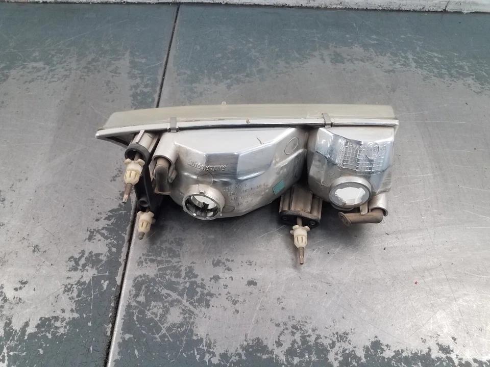 Luz de cabeza izquierda Grand Marquis/Corwn Vic Victoria 2000 #1010 D2 Foto 3 de 4