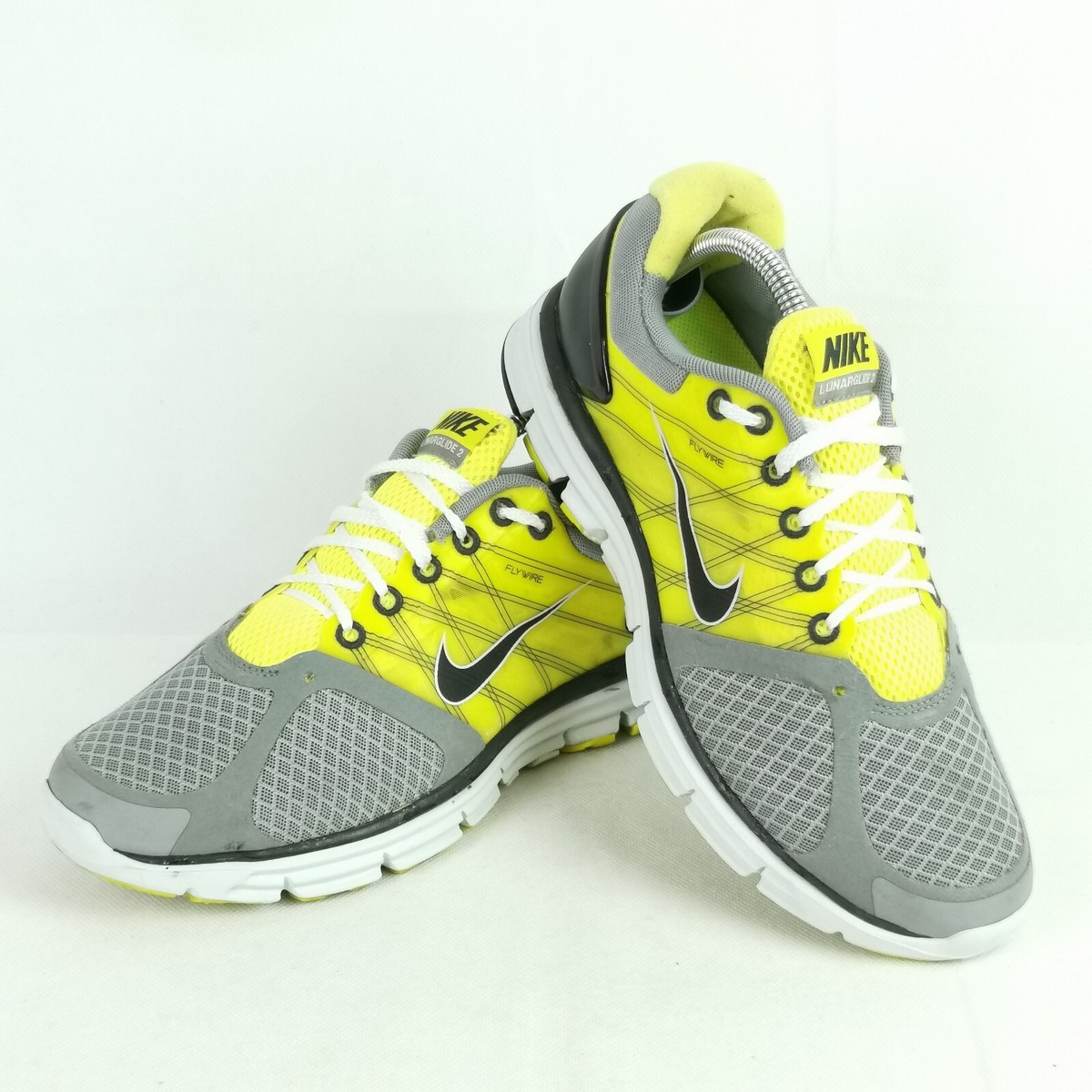 nike grey and yellow trainers