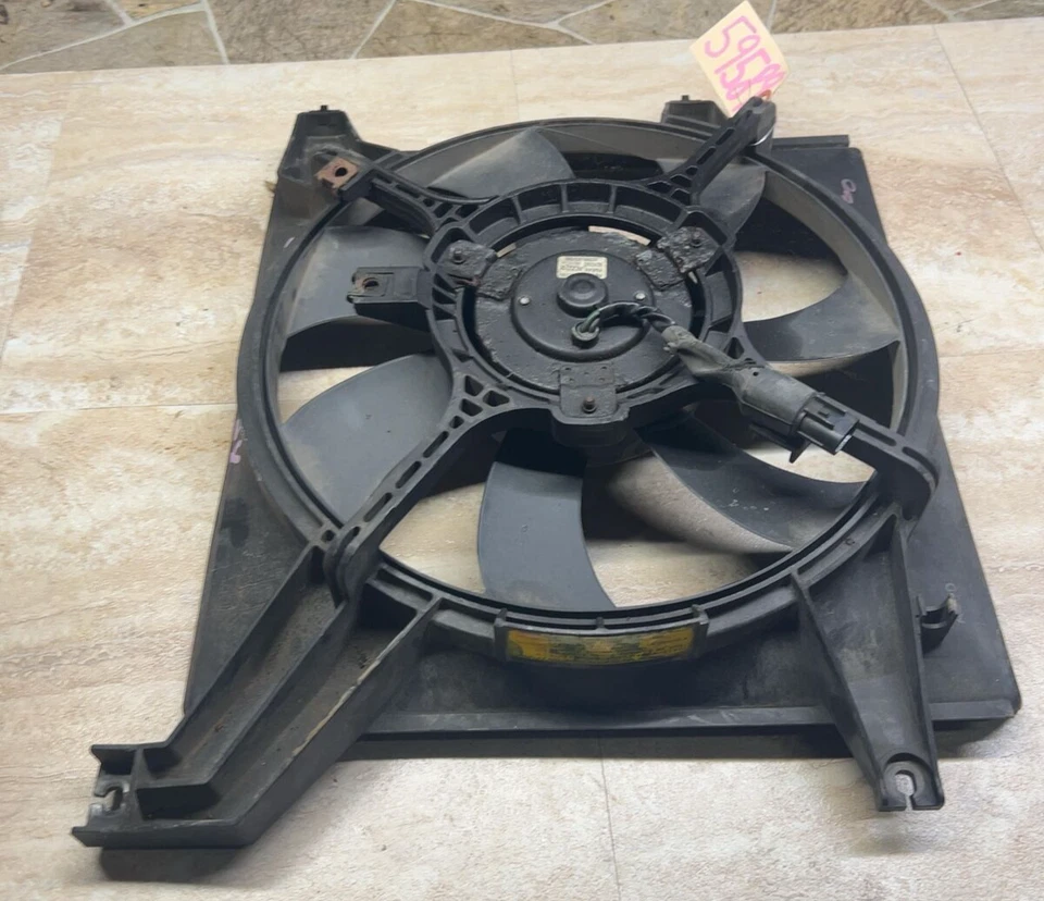 Conjunto de motor y cubierta ventilador de refrigeración eléctrico condensador HYUNDAI ELANTRA 2001-2006 Foto 3 de 4