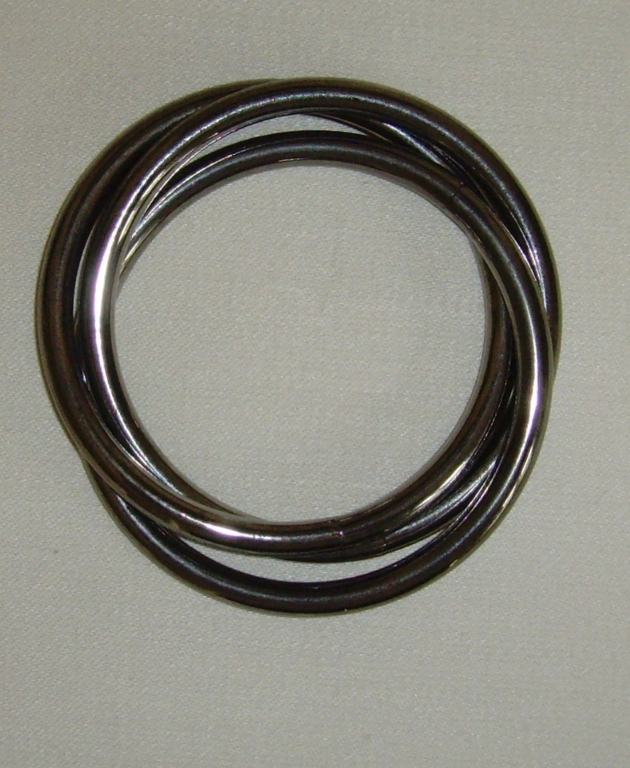 Gunmetal Tone Interlocking Bangle set - image 3