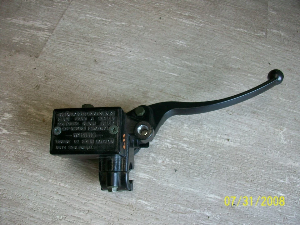 ¡NUEVO! YAMAHA fzr600 fz600 fz700 freno delantero cilindro maestro mano izquierda hilos fzr Foto 3 de 4